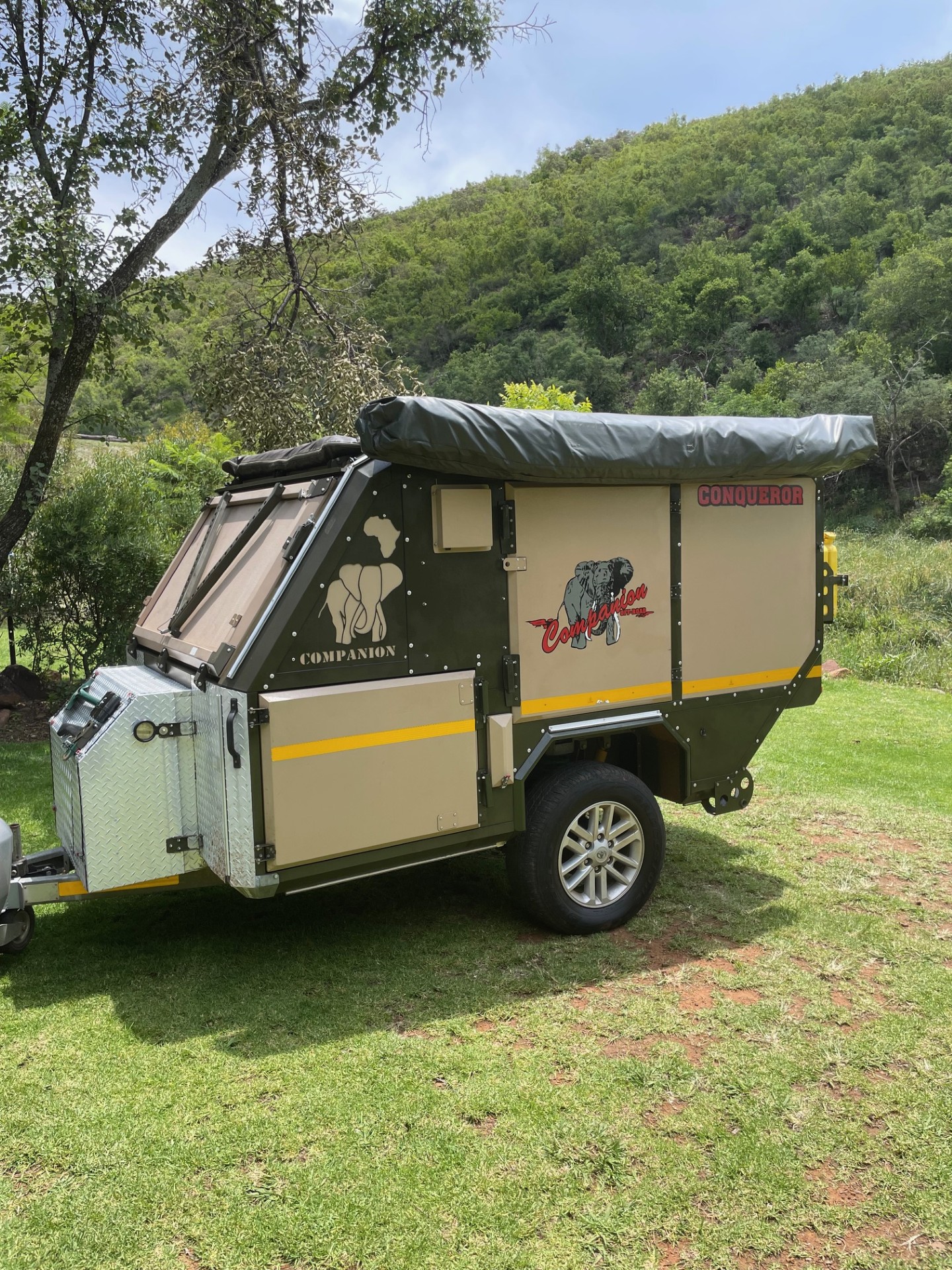 Companion - Easy-Awn & off-grid ready